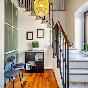 Elegant 2 Bedrooms Near Duomo Apartment